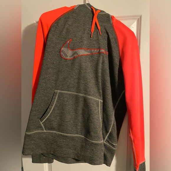 Nike Therma-Fit Womans Sweater - Picture 1 of 6